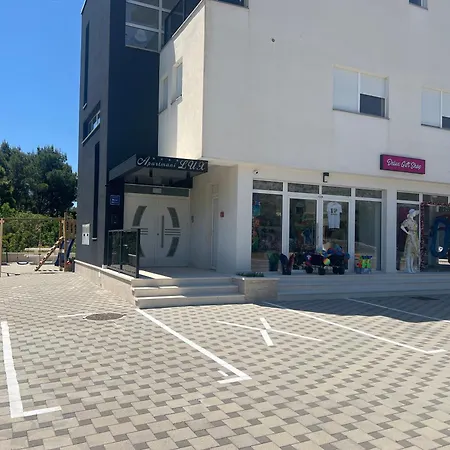 Lux * Starigrad Paklenica